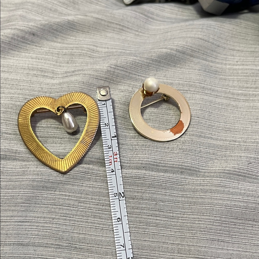 Chic Gold Heart and Circle Brooch Set with Pearl Accent - Picture 7 of 8